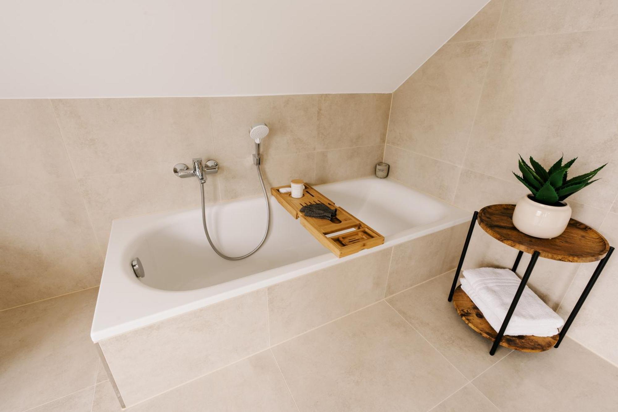 Kuesten De Diek - 4 Seitliche Deichlage, Balkon, 89qm Appartement *